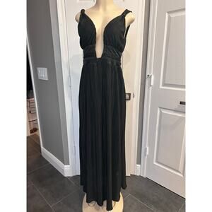 Jolie & Joy by Hot Kiss Black Pleated Deep-V Maxi Dress – L